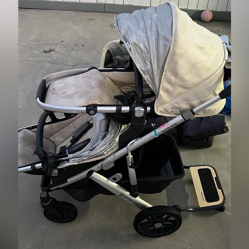 Uppababy Vista V2 bassinet and stroller double set with piggyback foot roller